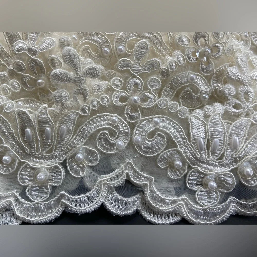 NWOT 7 Yards of Elegant, Almost White Lace Trim/Fabric w/Beads & Floral Stitch - Picture 2 of 16